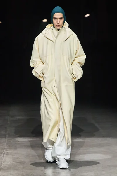 Look 15